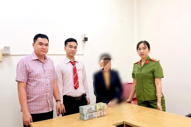 Quen 'tướng Mỹ' qua mạng xã hội, người phụ nữ suýt mất hơn 1,3 tỷ đồng- Ảnh 1. Quen 'tướng Mỹ' qua mạng xã hội, người phụ nữ suýt mất hơn 1,3 tỷ đồng- Ảnh 1.
