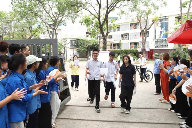 Ban chấm thi lớp 10 Hà Nội thống nhất phương án xử lý linh hoạt các tình huống phát sinh đảm bảo quyền lợi thí sinh- Ảnh 1.