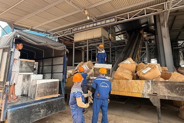 Xử phạt 90 triệu và tiêu hủy gần 1 tấn thịt bò đông lạnh, không rõ nguồn gốc- Ảnh 2.
