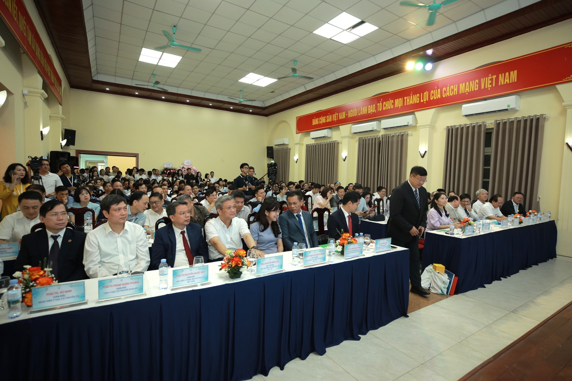 Thứ trưởng Vũ Mạnh Hà: AI có thể hỗ trợ mở ra không gian phát triển mới cho y học cổ truyền- Ảnh 2. Thứ trưởng Vũ Mạnh Hà: AI có thể hỗ trợ mở ra không gian phát triển mới cho y học cổ truyền- Ảnh 2.