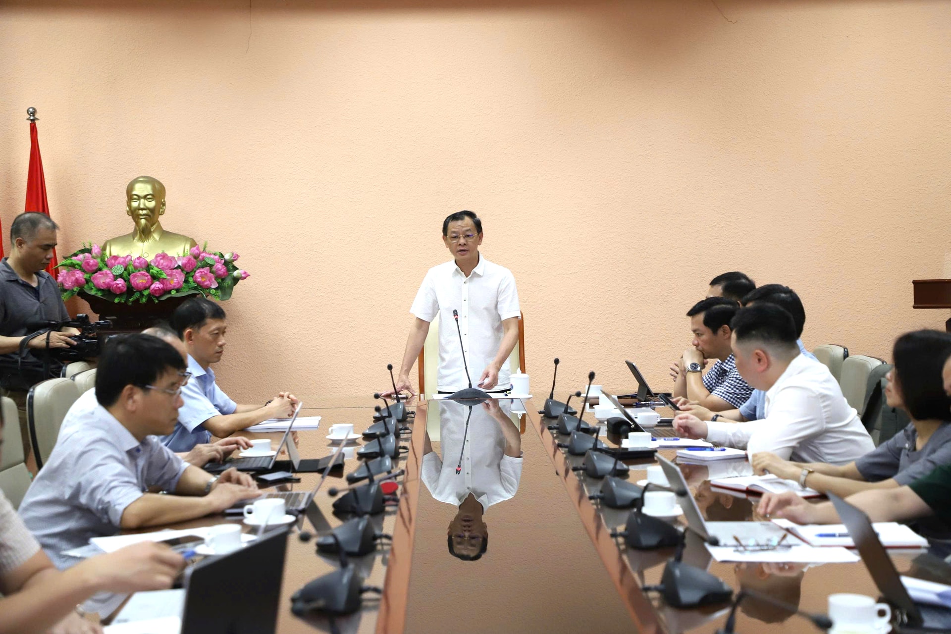 Thứ trưởng Nguyễn Tri Thức: Dữ liệu sức khỏe là nền tảng của chuyển đổi số y tế- Ảnh 8. Thứ trưởng Nguyễn Tri Thức: Dữ liệu sức khỏe là nền tảng của chuyển đổi số y tế- Ảnh 8.