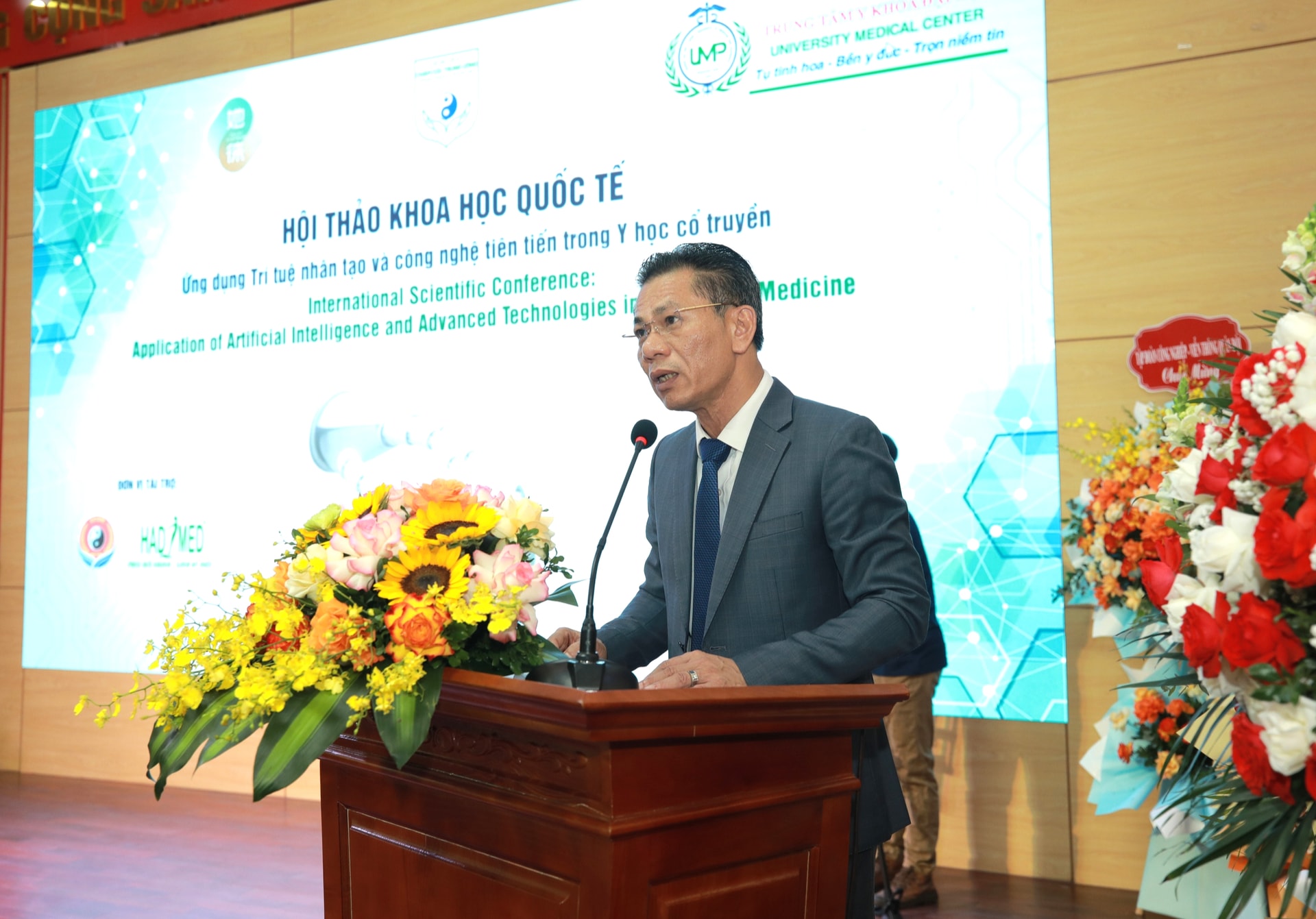 Thứ trưởng Vũ Mạnh Hà: AI có thể hỗ trợ mở ra không gian phát triển mới cho y học cổ truyền- Ảnh 4. Thứ trưởng Vũ Mạnh Hà: AI có thể hỗ trợ mở ra không gian phát triển mới cho y học cổ truyền- Ảnh 4.