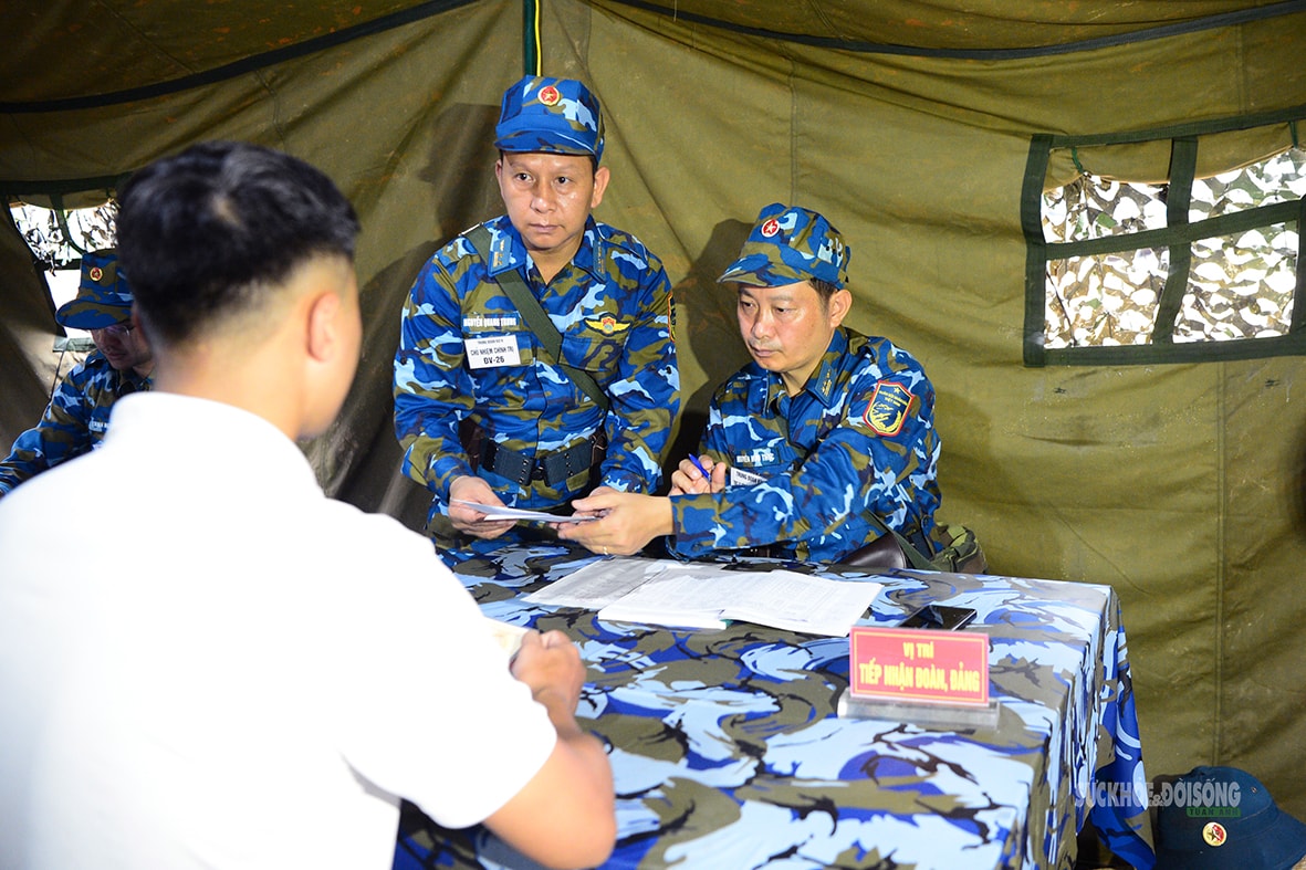 Nữ quân y Trung đoàn Không quân 916: 'Điểm tựa' thầm lặng của những chiến sĩ - Ảnh 10.