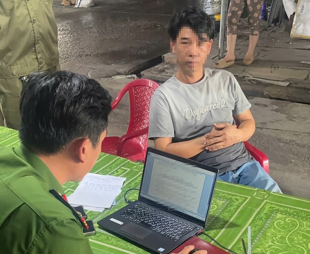 Phát hiện cơ sở livestream bán công cụ kích điện đánh bắt thủy sản, thu giữ hơn 210 bộ kích điện- Ảnh 3. Phát hiện cơ sở livestream bán công cụ kích điện đánh bắt thủy sản, thu giữ hơn 210 bộ kích điện- Ảnh 3.