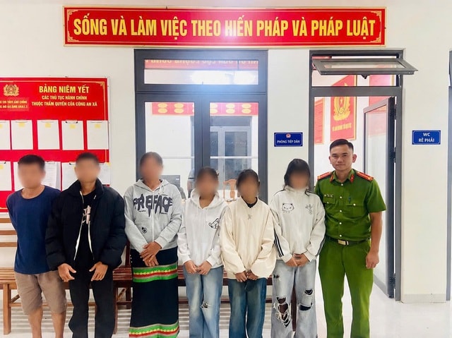 Ngăn chặn kịp thời 6 thanh thiếu niên bị dụ dỗ rời quê đi làm 'việc nhẹ lương cao'- Ảnh 1. Ngăn chặn kịp thời 6 thanh thiếu niên bị dụ dỗ rời quê đi làm 'việc nhẹ lương cao'- Ảnh 1.