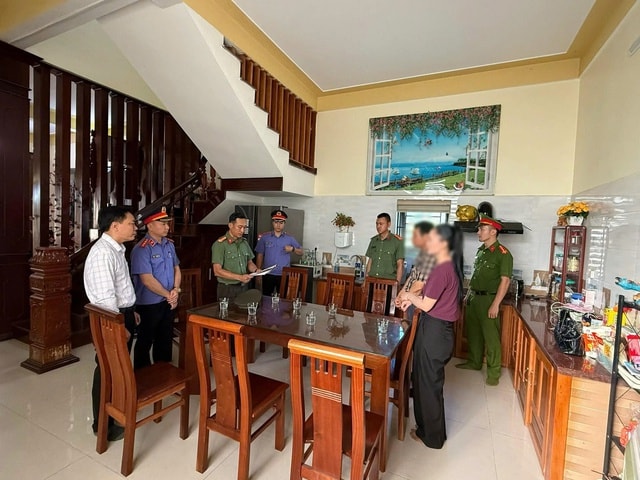 Bắt tạm giam hiệu trưởng nghi nhận hối lộ- Ảnh 1. Bắt tạm giam hiệu trưởng nghi nhận hối lộ- Ảnh 1.