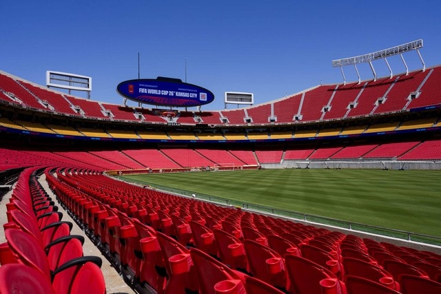 Oái oăm lệnh cấm khán giả mang chai nước tái sử dụng vào sân tại World Cup 2026- Ảnh 2. Oái oăm lệnh cấm khán giả mang chai nước tái sử dụng vào sân tại World Cup 2026- Ảnh 2.
