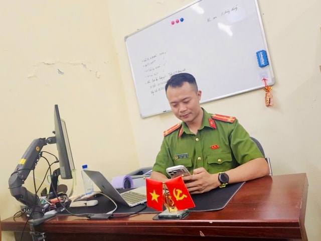 Gần dân từ không gian số:Kỳ 1: Phía sau video triệu view của 'đạo diễn áo xanh'- Ảnh 3. Gần dân từ không gian số:Kỳ 1: Phía sau video triệu view của 'đạo diễn áo xanh'- Ảnh 3.