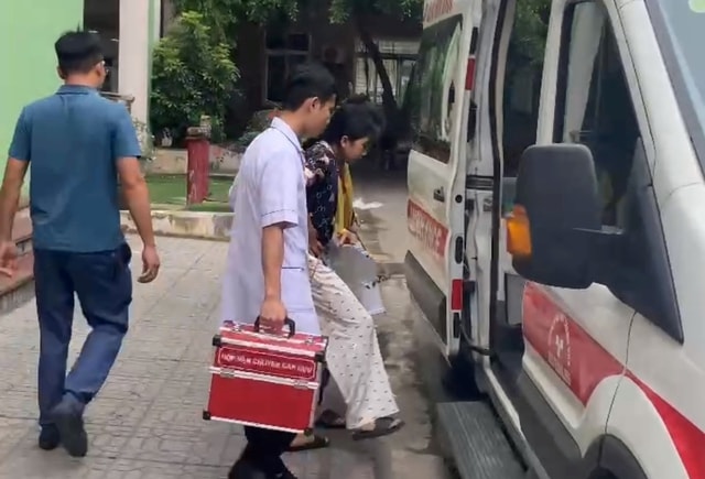 Bệnh viện bố trí xe cứu thương, bác sĩ đưa thí sinh vừa phẫu thuật đi thi lớp 10- Ảnh 3.