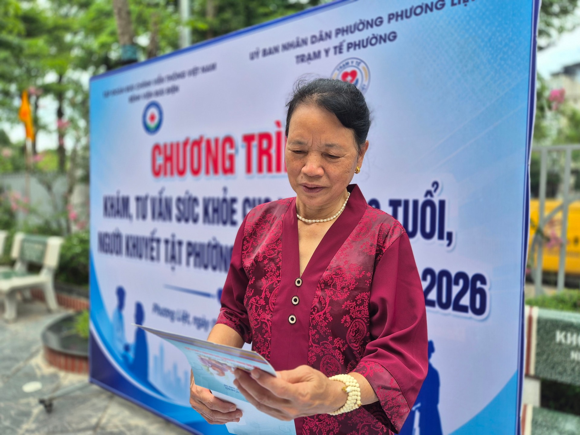 Người cao tuổi, người khuyết tật phấn khởi đi khám sức khỏe miễn phí- Ảnh 3. Người cao tuổi, người khuyết tật phấn khởi đi khám sức khỏe miễn phí- Ảnh 3.