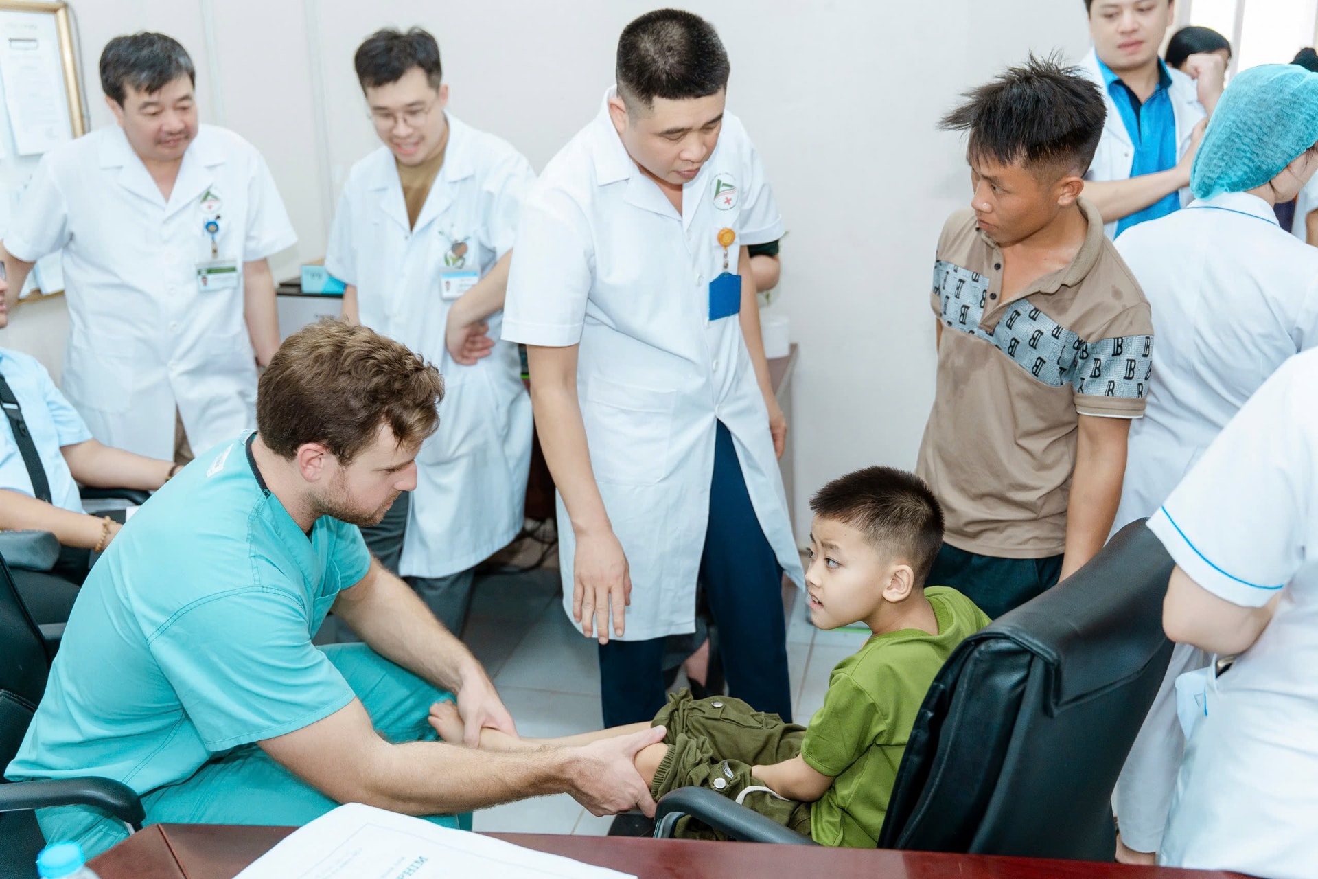 Dấu ấn 16 năm mang y tế kỹ thuật cao về tuyến cơ sở Lào Cai- Ảnh 3. Dấu ấn 16 năm mang y tế kỹ thuật cao về tuyến cơ sở Lào Cai- Ảnh 3.