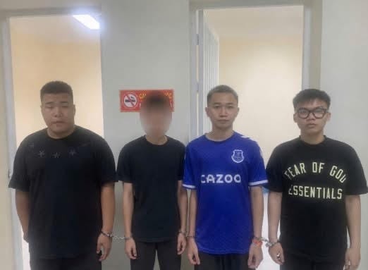 Chơi bi-a ăn tiền tại chung cư, 4 đối tượng bị bắt giữ- Ảnh 1. Chơi bi-a ăn tiền tại chung cư, 4 đối tượng bị bắt giữ- Ảnh 1.