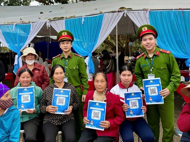 Gần dân từ không gian số- Kỳ cuối: Công an xã đưa AI đến với người dân- Ảnh 2. Gần dân từ không gian số- Kỳ cuối: Công an xã đưa AI đến với người dân- Ảnh 2.