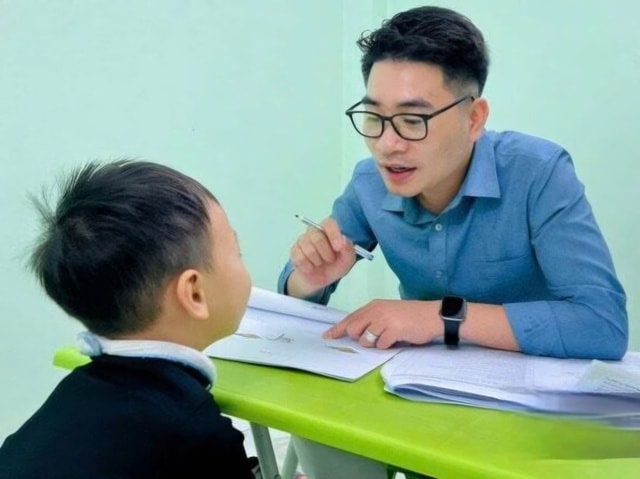 Bảo vệ trẻ em trong thời đại số- Kỳ 2: Những rủi ro ẩn sau màn hình điện thoại- Ảnh 1. Bảo vệ trẻ em trong thời đại số- Kỳ 2: Những rủi ro ẩn sau màn hình điện thoại- Ảnh 1.
