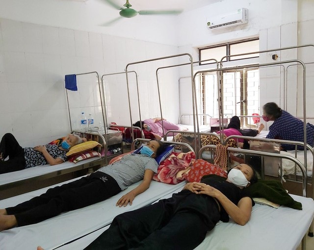 Hà Tĩnh chủ động bảo vệ người bệnh trong mùa nắng nóng- Ảnh 2. Hà Tĩnh chủ động bảo vệ người bệnh trong mùa nắng nóng- Ảnh 2.