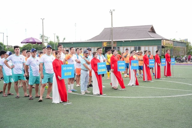 Hơn 100 nhà báo tranh tài tại Giải Bóng đá Báo chí miền Trung- Ảnh 2. Hơn 100 nhà báo tranh tài tại Giải Bóng đá Báo chí miền Trung- Ảnh 2.