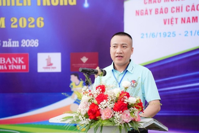 Hơn 100 nhà báo tranh tài tại Giải Bóng đá Báo chí miền Trung- Ảnh 3. Hơn 100 nhà báo tranh tài tại Giải Bóng đá Báo chí miền Trung- Ảnh 3.
