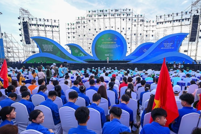 Phó Thủ tướng: Không đánh đổi môi trường lấy tăng trưởng kinh tế đơn thuần- Ảnh 1. Phó Thủ tướng: Không đánh đổi môi trường lấy tăng trưởng kinh tế đơn thuần- Ảnh 1.