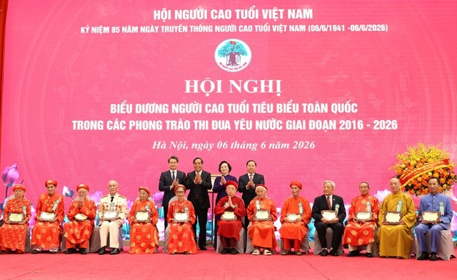 Phó Thủ tướng: Xác định người cao tuổi là nguồn lực, là động lực quan trọng của đất nước- Ảnh 3. Phó Thủ tướng: Xác định người cao tuổi là nguồn lực, là động lực quan trọng của đất nước- Ảnh 3.