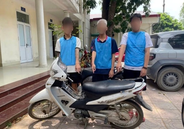 Hà Nội: Bắt nhóm thiếu niên chém người đi đường nếu thấy 'bướng'- Ảnh 1. Hà Nội: Bắt nhóm thiếu niên chém người đi đường nếu thấy 'bướng'- Ảnh 1.