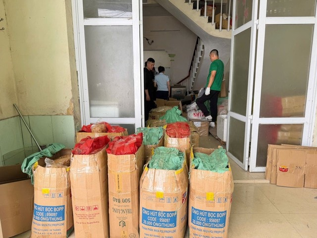 Khởi tố Giám đốc bán hàng chục nghìn sản phẩm thực phẩm giả- Ảnh 1. Khởi tố Giám đốc bán hàng chục nghìn sản phẩm thực phẩm giả- Ảnh 1.