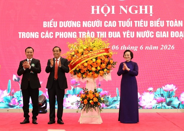 Phó Thủ tướng: Xác định người cao tuổi là nguồn lực, là động lực quan trọng của đất nước- Ảnh 2. Phó Thủ tướng: Xác định người cao tuổi là nguồn lực, là động lực quan trọng của đất nước- Ảnh 2.