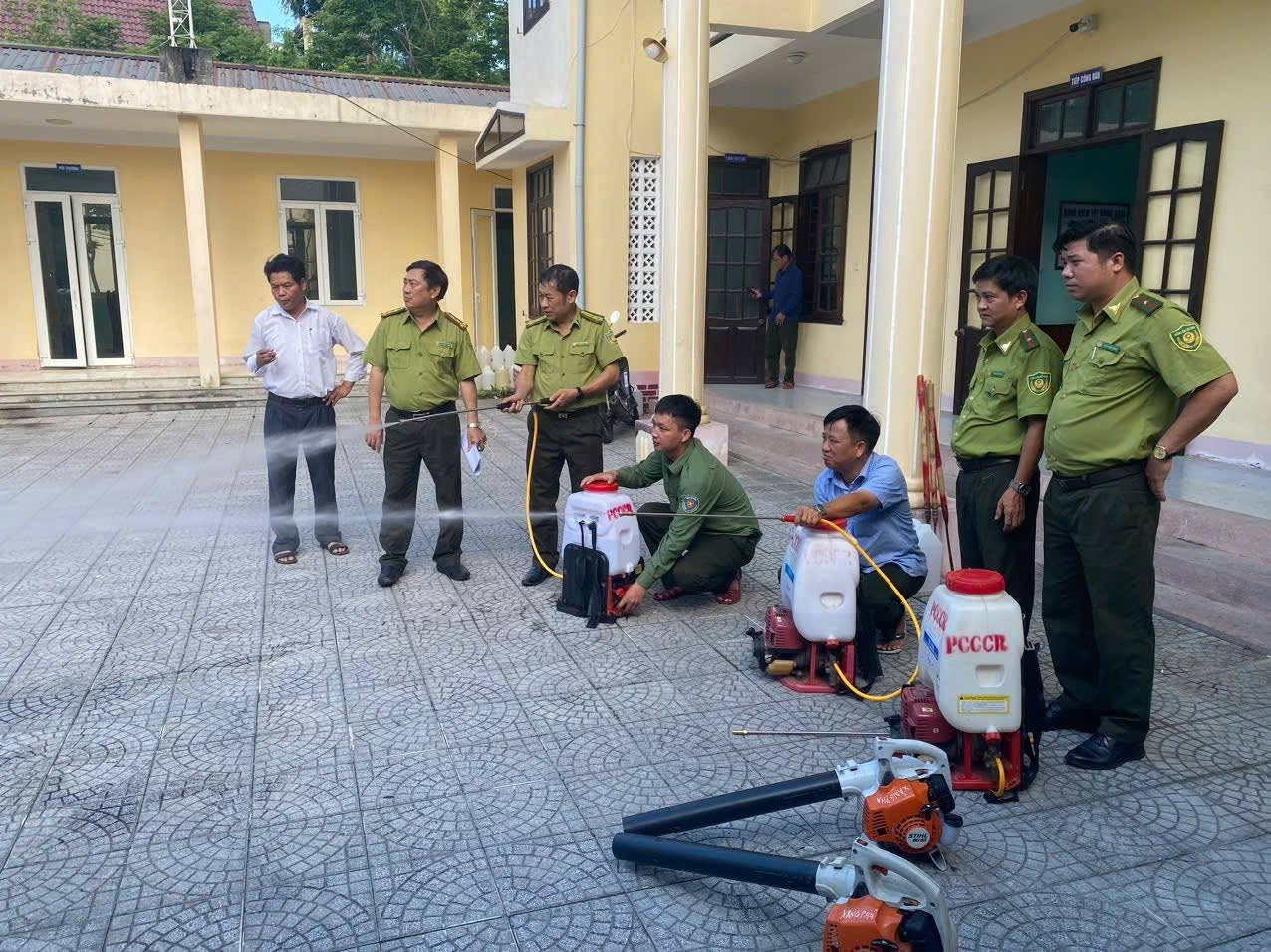 Nguy cơ cháy rừng gia tăng giữa cao điểm nắng nóng ở Huế- Ảnh 3. Nguy cơ cháy rừng gia tăng giữa cao điểm nắng nóng ở Huế- Ảnh 3.