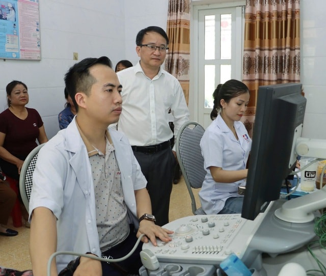 Hơn 400 người dân ở Nghệ An được khám, sàng lọc các bệnh ung thư miễn phí- Ảnh 4. Hơn 400 người dân ở Nghệ An được khám, sàng lọc các bệnh ung thư miễn phí- Ảnh 4.