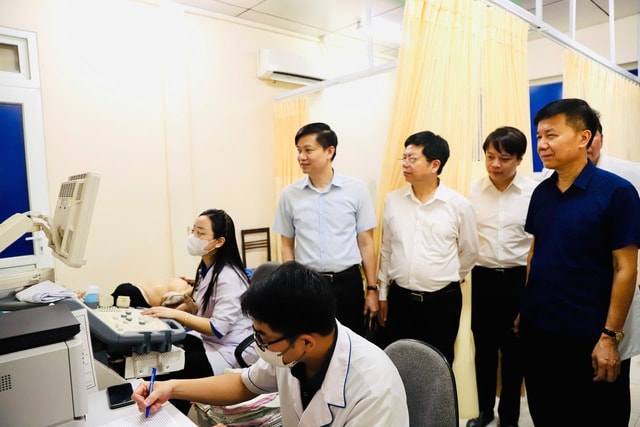 Thanh Hóa: Hơn 1.000 người dân được khám bệnh miễn phí và số hóa dữ liệu sức khỏe- Ảnh 5. Thanh Hóa: Hơn 1.000 người dân được khám bệnh miễn phí và số hóa dữ liệu sức khỏe- Ảnh 5.