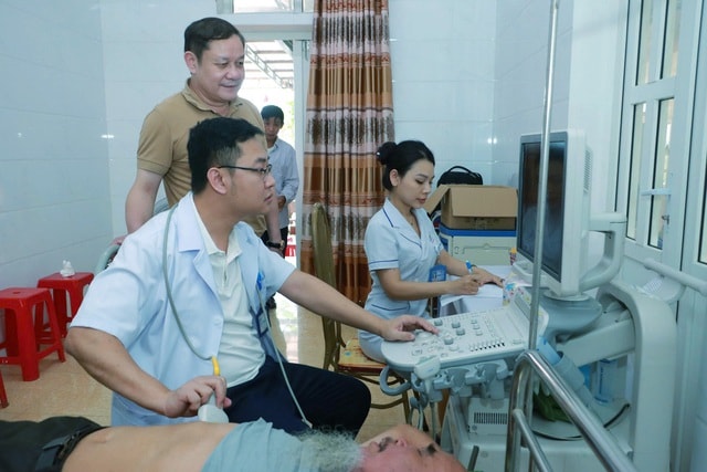 Hơn 400 người dân ở Nghệ An được khám, sàng lọc các bệnh ung thư miễn phí- Ảnh 1. Hơn 400 người dân ở Nghệ An được khám, sàng lọc các bệnh ung thư miễn phí- Ảnh 1.