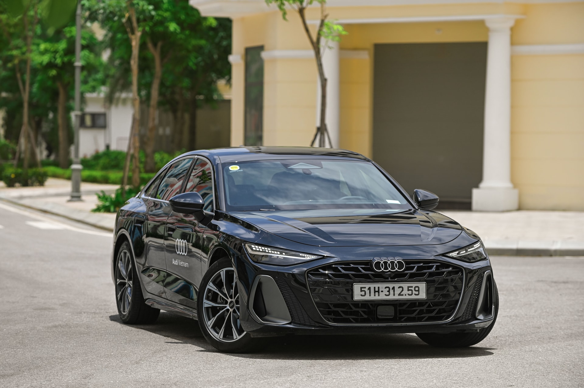 Cận cảnh Audi A6 S Line 2026: Đột phá công nghệ hiển thị và không gian số hóa - 1