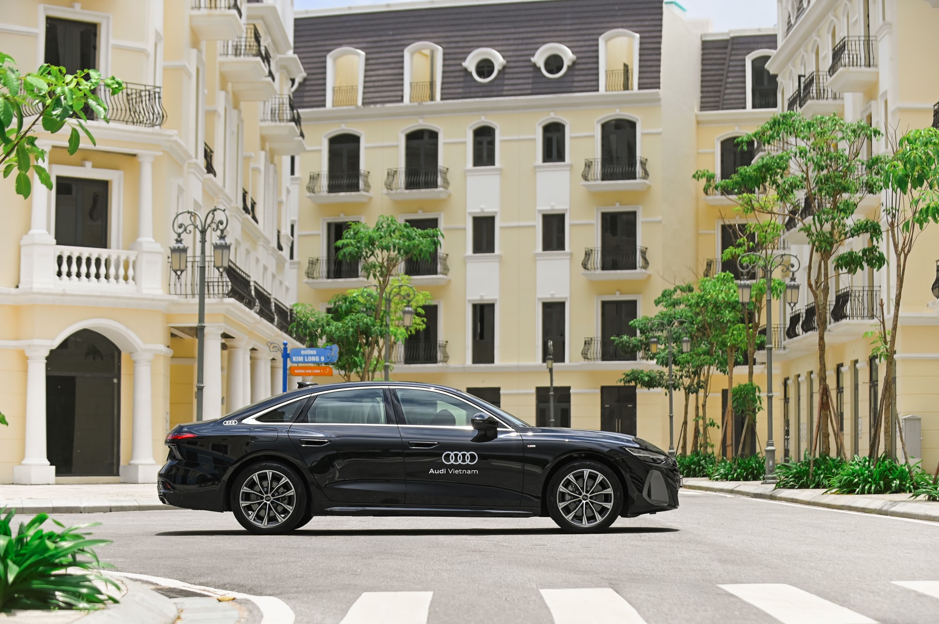 Cận cảnh Audi A6 S Line 2026: Đột phá công nghệ hiển thị và không gian số hóa - 3