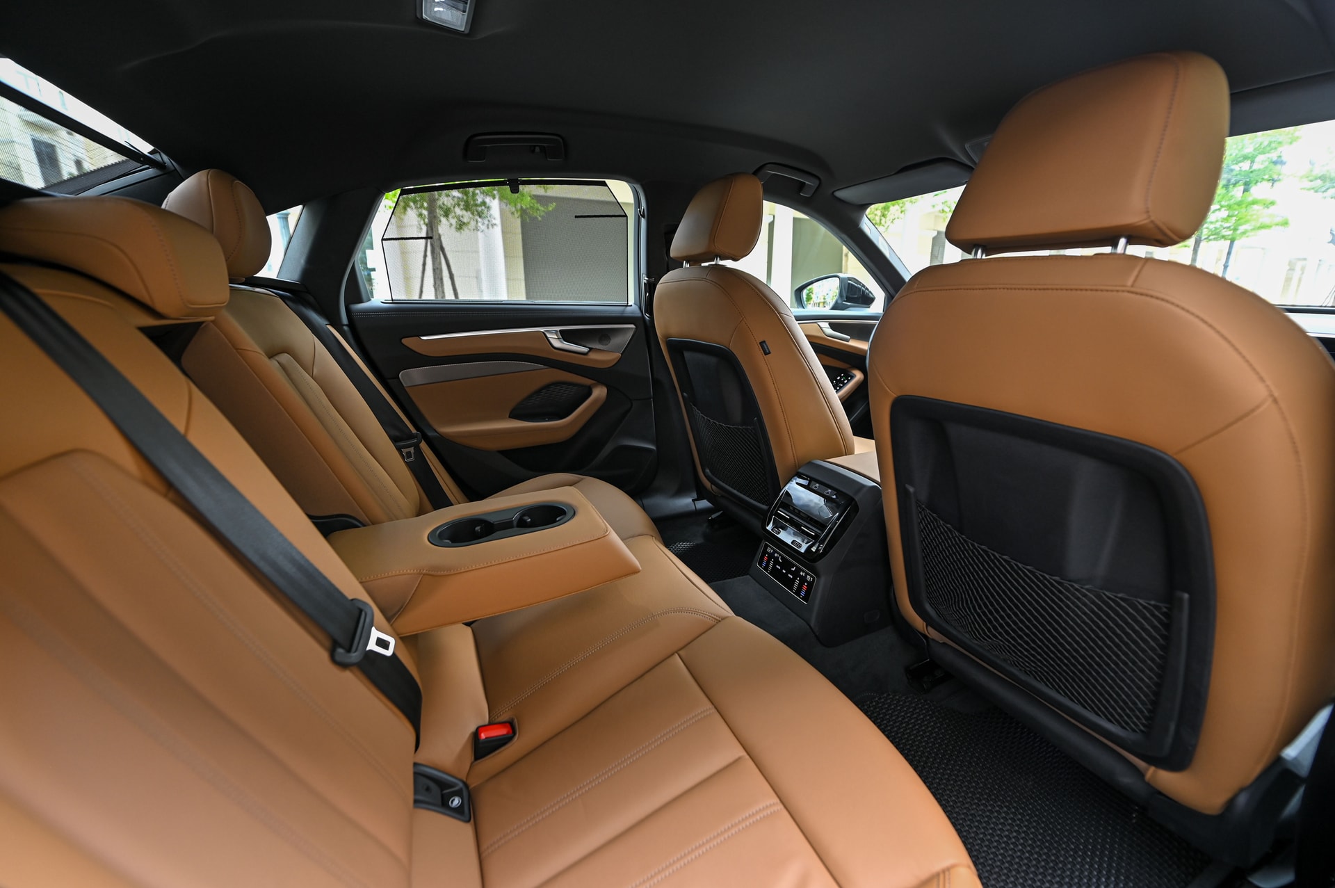 Cận cảnh Audi A6 S Line 2026: Đột phá công nghệ hiển thị và không gian số hóa - 9