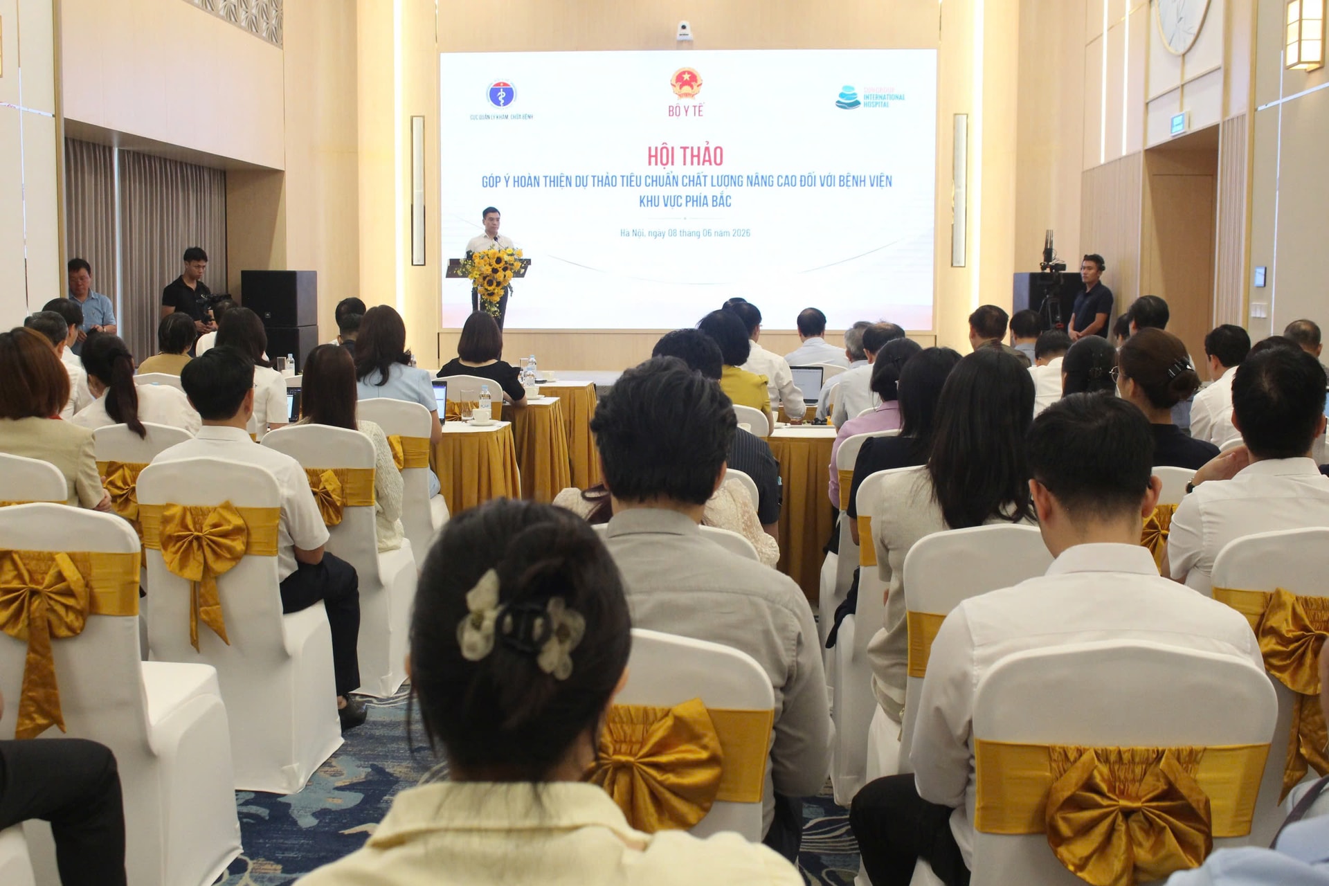 Xây dựng bộ tiêu chuẩn chất lượng bệnh viện nâng cao: Hướng tới người bệnh và tiệm cận chuẩn quốc tế- Ảnh 2. Xây dựng bộ tiêu chuẩn chất lượng bệnh viện nâng cao: Hướng tới người bệnh và tiệm cận chuẩn quốc tế- Ảnh 2.