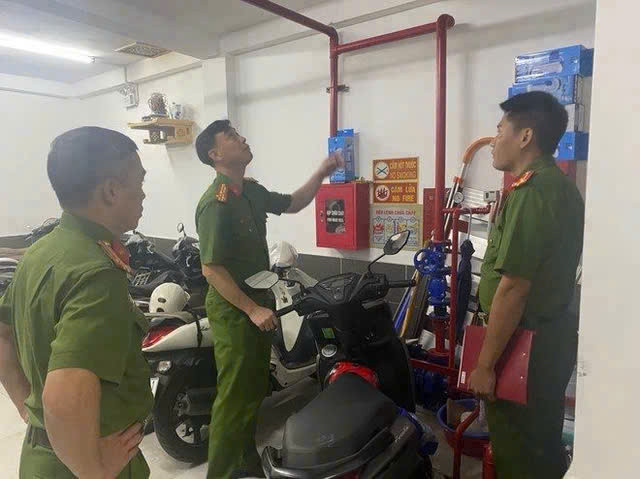 Bộ Công an đề xuất bỏ thủ tục nghiệm thu phòng cháy chữa cháy- Ảnh 2. Bộ Công an đề xuất bỏ thủ tục nghiệm thu phòng cháy chữa cháy- Ảnh 2.