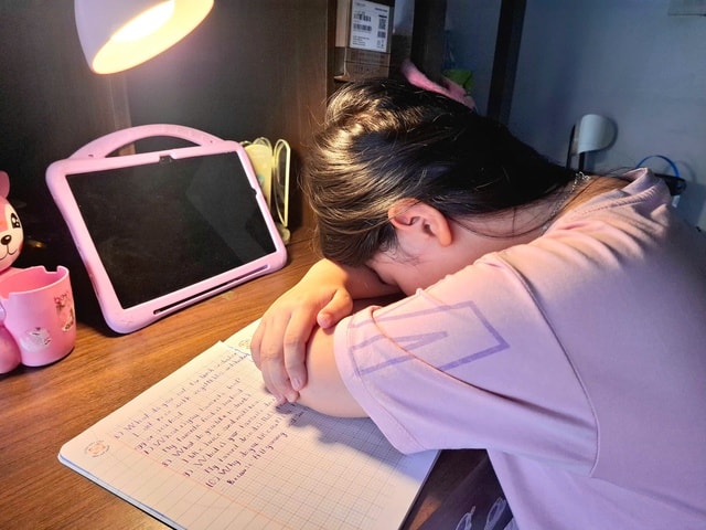 Bảo vệ trẻ em trong thời đại số- Kỳ cuối: Cách giúp trẻ hạnh phúc, an toàn và tự tin trong kỷ nguyên số- Ảnh 1. Bảo vệ trẻ em trong thời đại số- Kỳ cuối: Cách giúp trẻ hạnh phúc, an toàn và tự tin trong kỷ nguyên số- Ảnh 1.