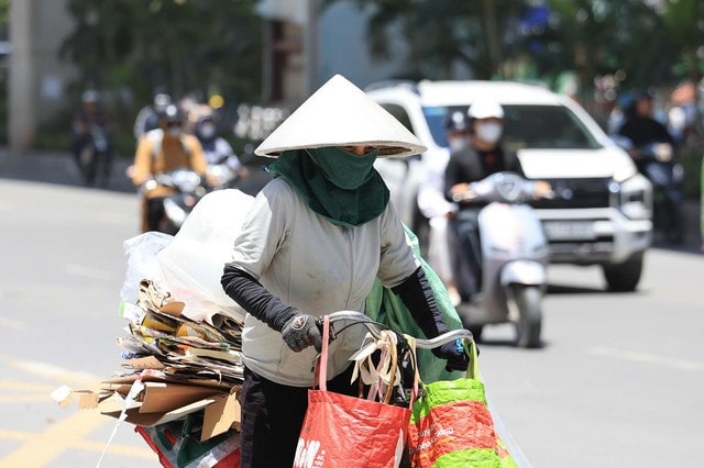 Hôm nay miền Bắc oi nóng trước khi chuyển mưa dông- Ảnh 1. Hôm nay miền Bắc oi nóng trước khi chuyển mưa dông- Ảnh 1.