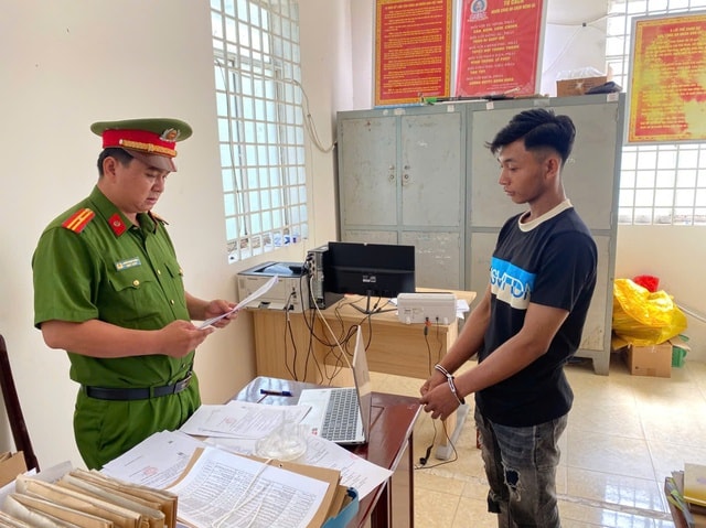 Bắt tạm giam đối tượng có hành vi quan hệ tình dục với trẻ em- Ảnh 1. Bắt tạm giam đối tượng có hành vi quan hệ tình dục với trẻ em- Ảnh 1.