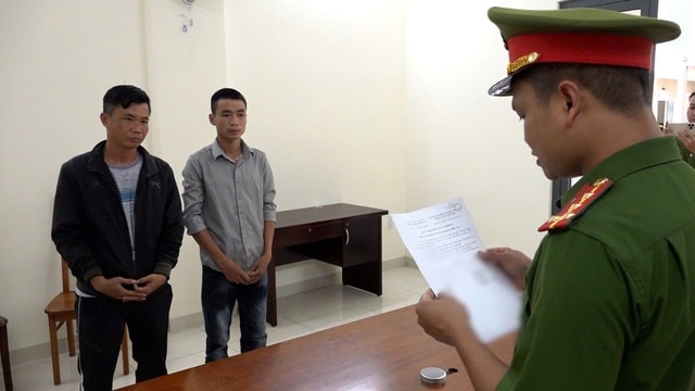 Hai người đàn ông sản xuất hơn 14 tấn phân bón, thuốc bảo vệ thực vật giả- Ảnh 1. Hai người đàn ông sản xuất hơn 14 tấn phân bón, thuốc bảo vệ thực vật giả- Ảnh 1.
