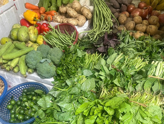 Rau xanh, đậu phụ tăng giá trong những ngày nắng nóng- Ảnh 3.