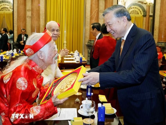 Phát biểu của Tổng Bí thư, Chủ tịch nước Tô Lâm tại cuộc gặp mặt người cao tuổi tiêu biểu toàn quốc- Ảnh 2. Phát biểu của Tổng Bí thư, Chủ tịch nước Tô Lâm tại cuộc gặp mặt người cao tuổi tiêu biểu toàn quốc- Ảnh 2.