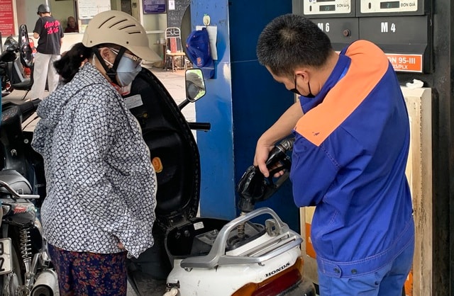 Bộ Công Thương yêu cầu tuyệt đối không gián đoạn nguồn cung xăng sinh học- Ảnh 1.