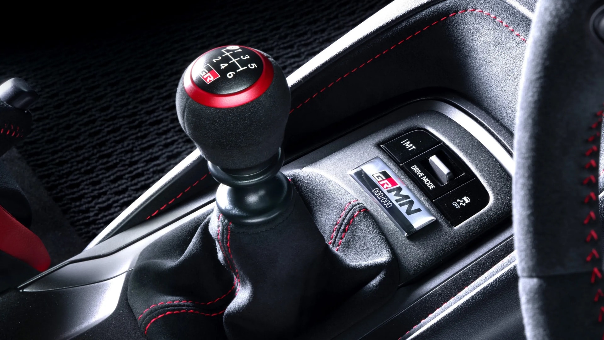 Toyota làm hộp số sàn giả lập cho xe điện: Có cần số, chân côn, 'biết' chết máy - 1
