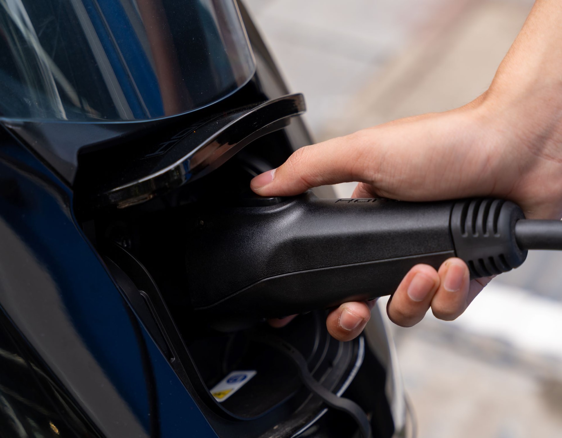 UC3 hỗ trợ chuẩn sạc quốc tế CHAdeMO dành cho xe hai bánh. (Ảnh: HVN)