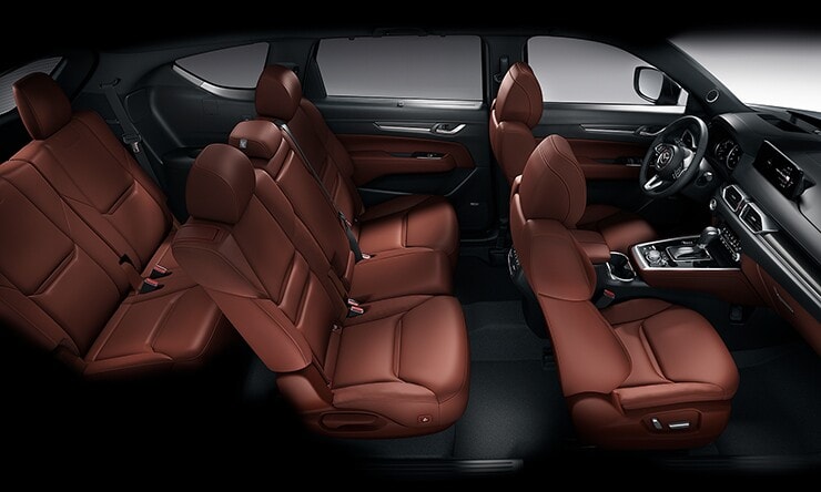 Hàng ghế thứ hai rộng rãi trên Mazda CX-8