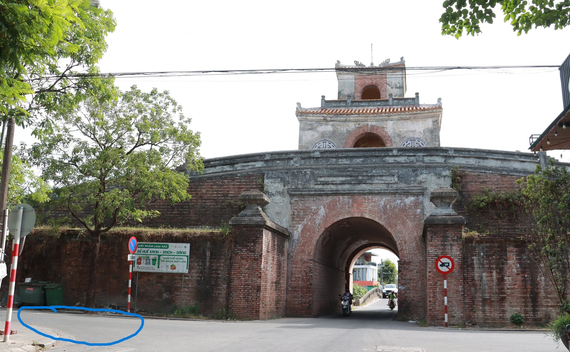 Xác minh thông tin khu vực nghi có mộ tập thể 15 liệt sĩ ở Huế- Ảnh 3. Xác minh thông tin khu vực nghi có mộ tập thể 15 liệt sĩ ở Huế- Ảnh 3.