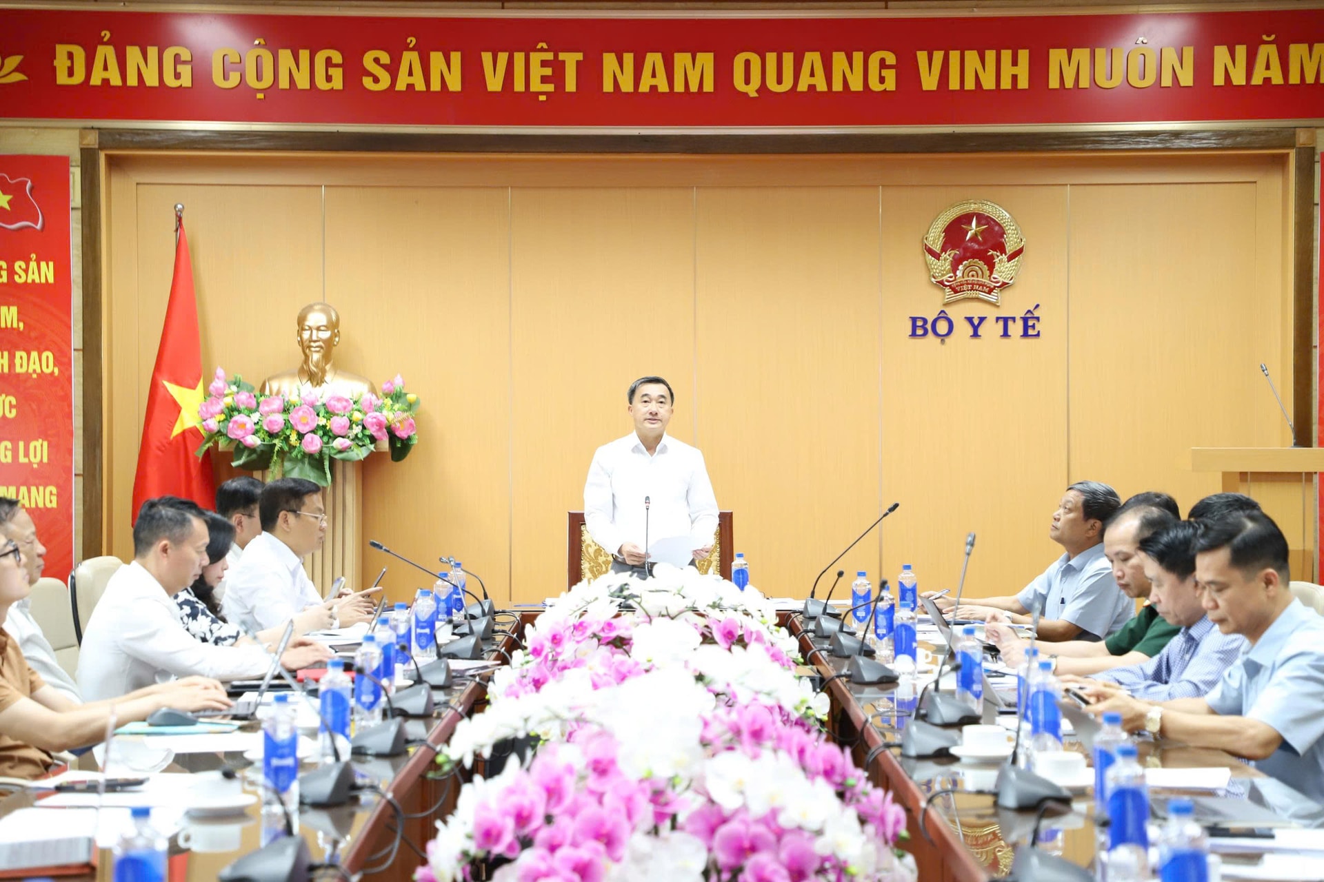 100% người dân khám sức khỏe định kỳ, khám sàng lọc miễn phí năm 2026: Mục tiêu lớn phải quyết tâm thực hiện- Ảnh 10. 100% người dân khám sức khỏe định kỳ, khám sàng lọc miễn phí năm 2026: Mục tiêu lớn phải quyết tâm thực hiện- Ảnh 10.