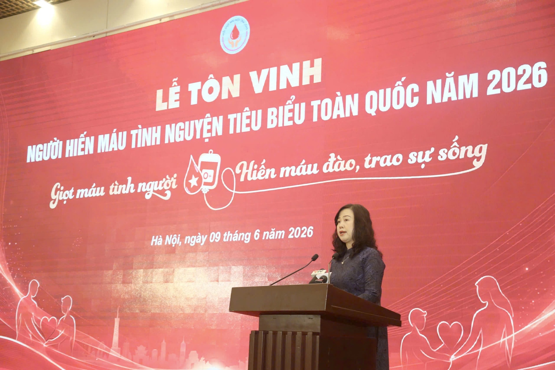 Tôn vinh 100 người hiến máu tiêu biểu toàn quốc: Lan tỏa những câu chuyện đẹp về tình người- Ảnh 2. Tôn vinh 100 người hiến máu tiêu biểu toàn quốc: Lan tỏa những câu chuyện đẹp về tình người- Ảnh 2.