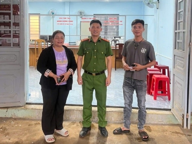Công an Lâm Đồng giúp hai người dân nhận lại hơn nửa tỷ đồng chuyển khoản nhầm- Ảnh 1. Công an Lâm Đồng giúp hai người dân nhận lại hơn nửa tỷ đồng chuyển khoản nhầm- Ảnh 1.