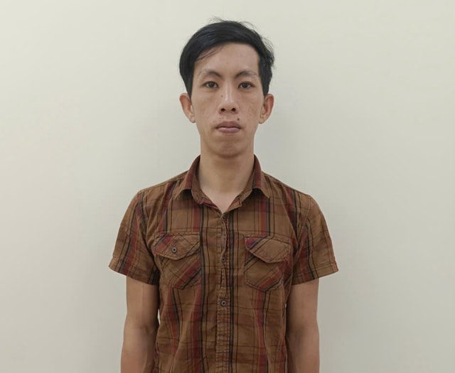 Mang súng đạn của bạn về nhà mình, một thanh niên bị khởi tố- Ảnh 2.